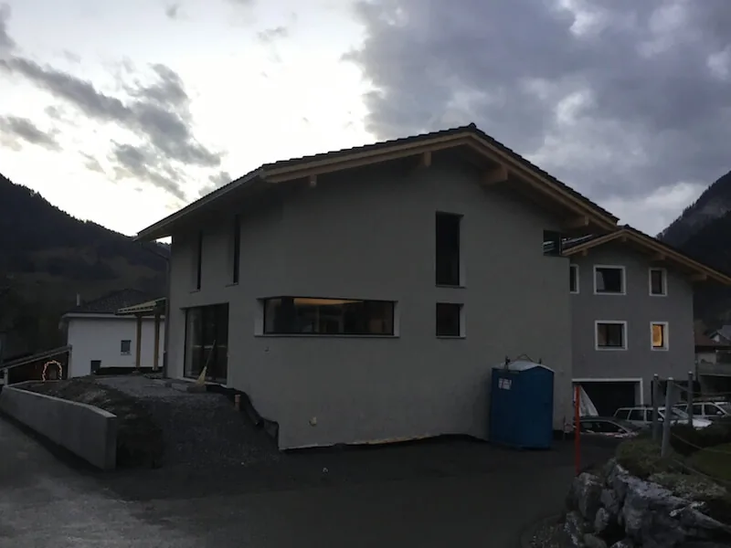 Haus Meier in der Abenddämmerung