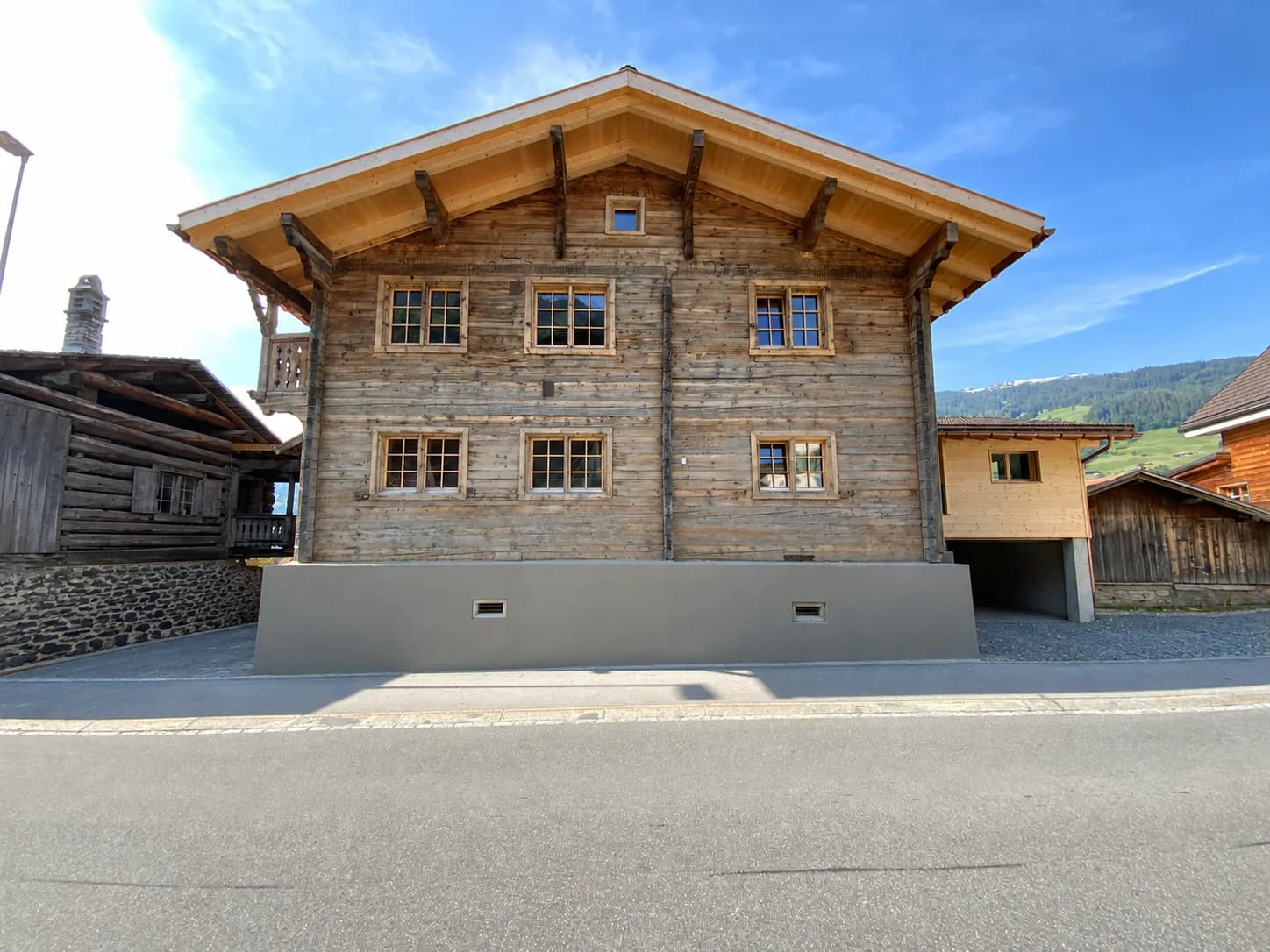 Das umgebaute Haus mit neuem Vordach