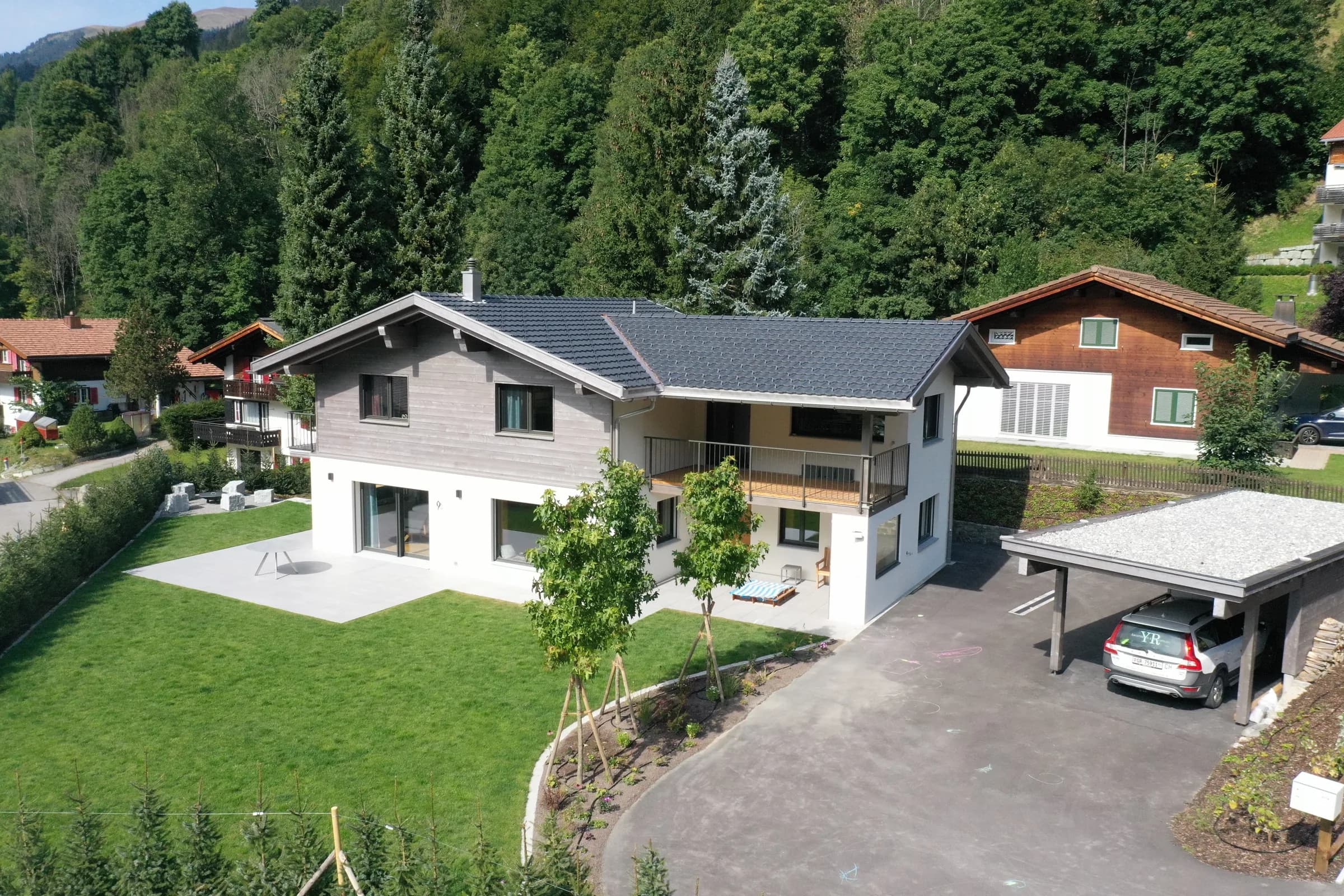 Das Ferienwohnhaus mit Carport und Garten